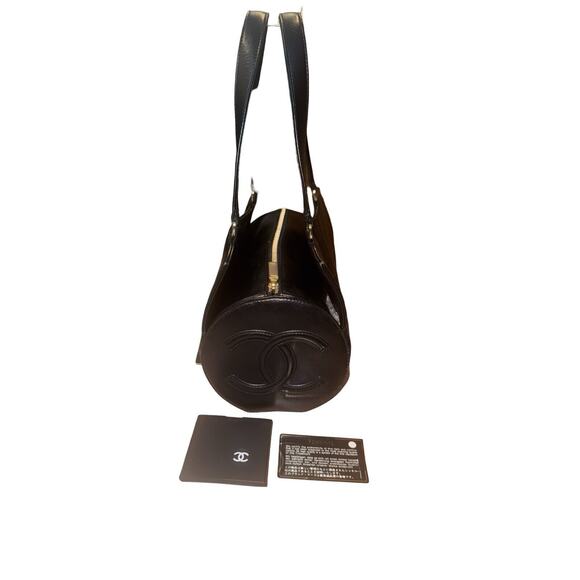 Authentic Chanel Vintage Quilted Barrel Bag - Serial 7268481 (2002-2003) - Picture 5 of 15